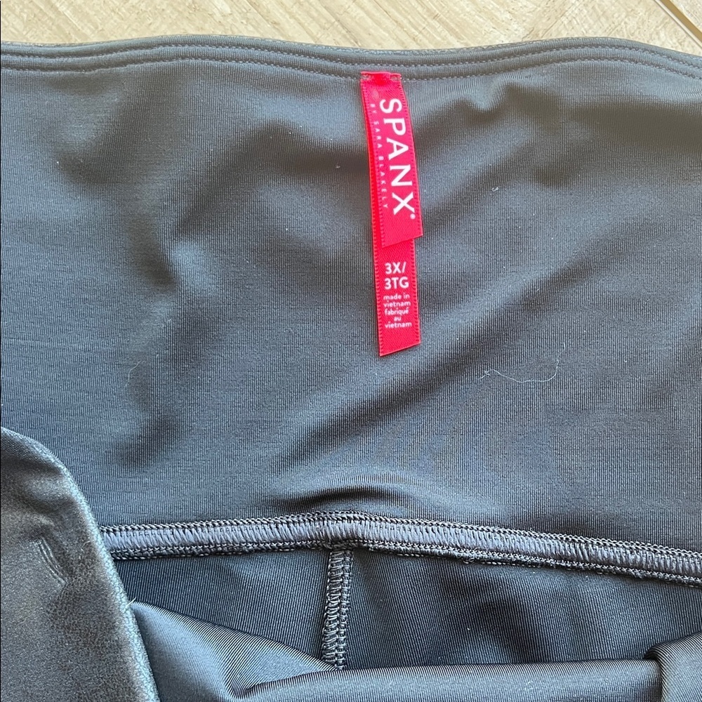 SPANX Faux Leather Leggings - Picture 2 of 4